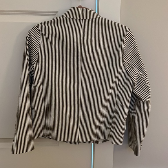 Grey and white striped woman’s  blazer - Picture 2 of 2